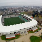 EVALÚAN DAÑOS EN EL ESTADIO GERMÁN BECKER TRAS DESPRENDIMIENTO DE PARTE DE SU TECHUMBRE POR EL TEMPORAL